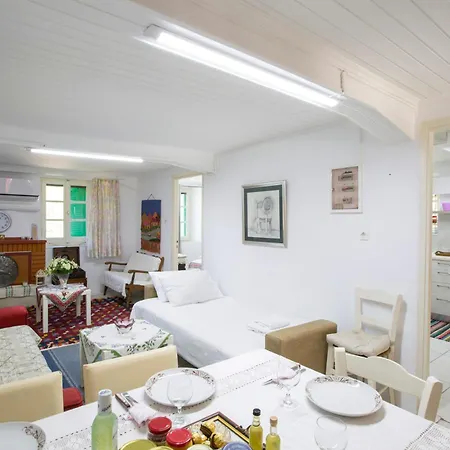 Apartment Cozy Village Nest